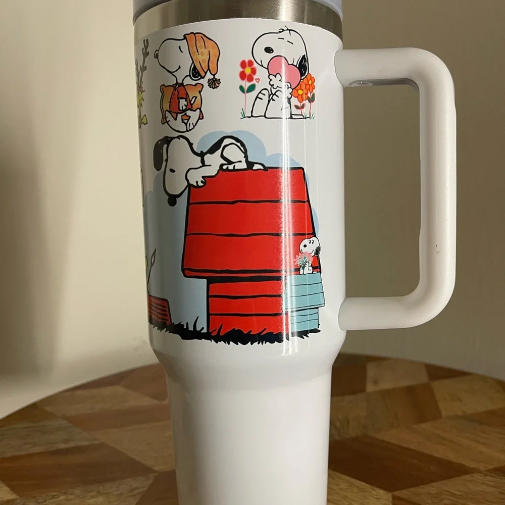 Peanuts Snoopy 40 oz TUMBLER friends Christmas Brand new 40oz TUMBLER double wal
